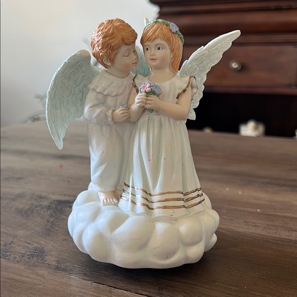 Angel musical Figurine first Kiss by Sandra Kuck 2013